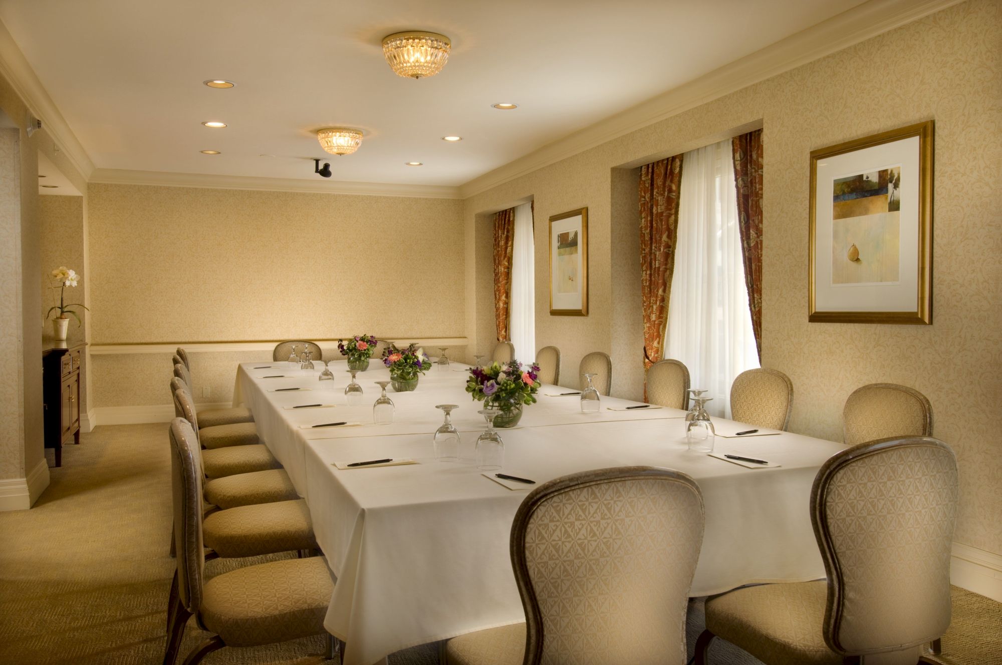 Mayflower Park Hotel