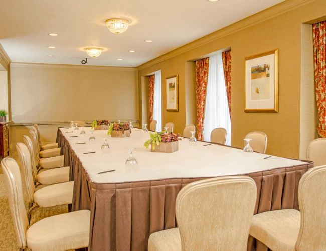 Mayflower Park Hotel