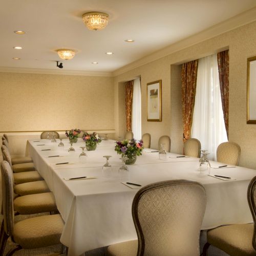 Mayflower Park Hotel