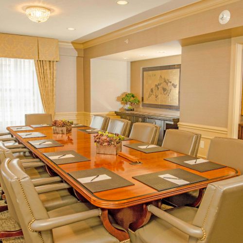 Mayflower Park Hotel